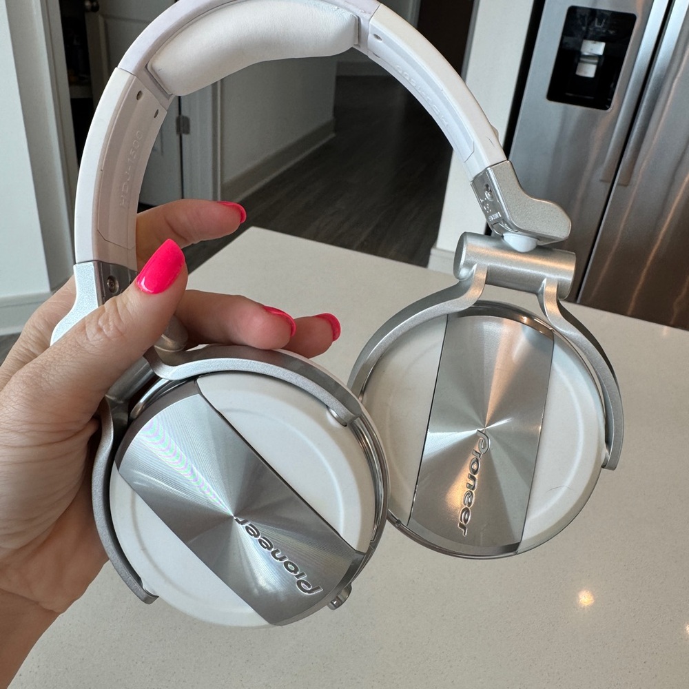 Pioneer DJ HDJ-1500 Over-Ear Headphones Silver White Sleek Design